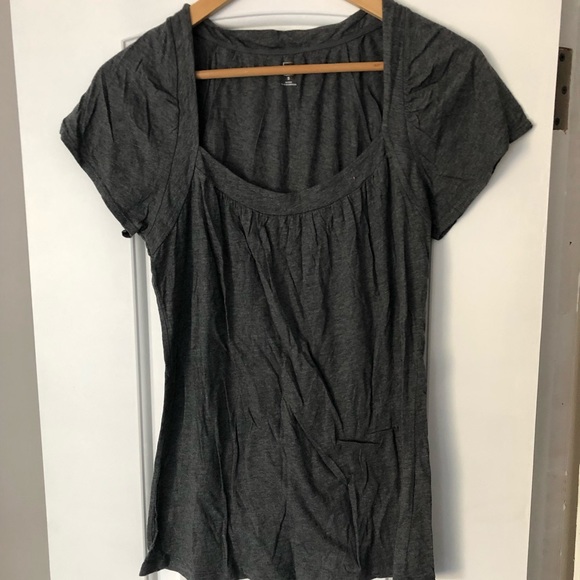 The softest Gap dark gray top! - Picture 1 of 2